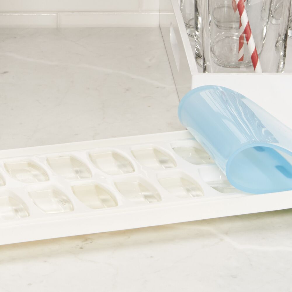 No-Spill Ice Cube Tray A2