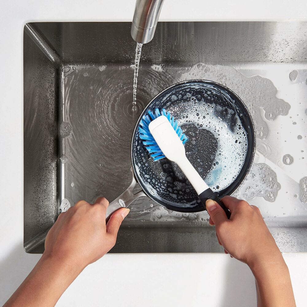 Dish Brush with Scraper H3