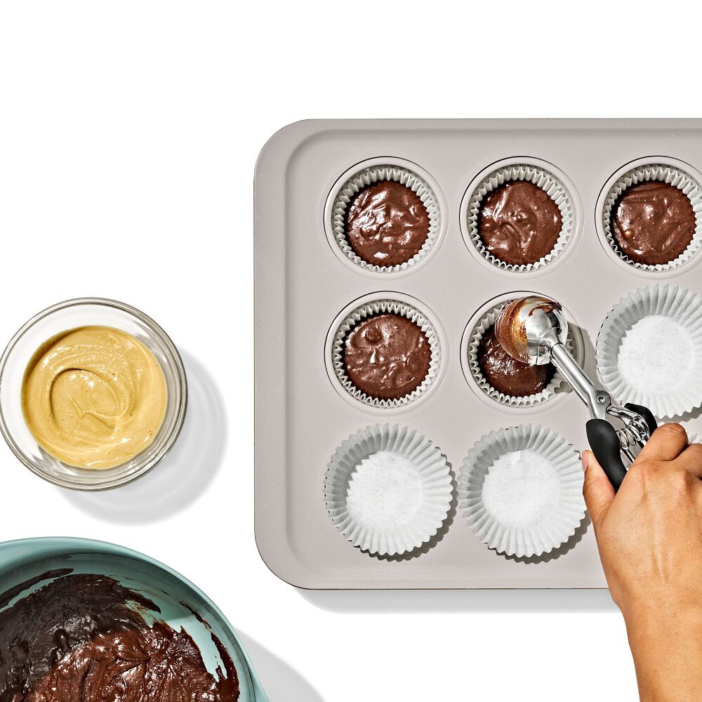 Non-Stick Pro Ceramic Coated Metal Bakeware 12 Cup Muffin Pan Q7