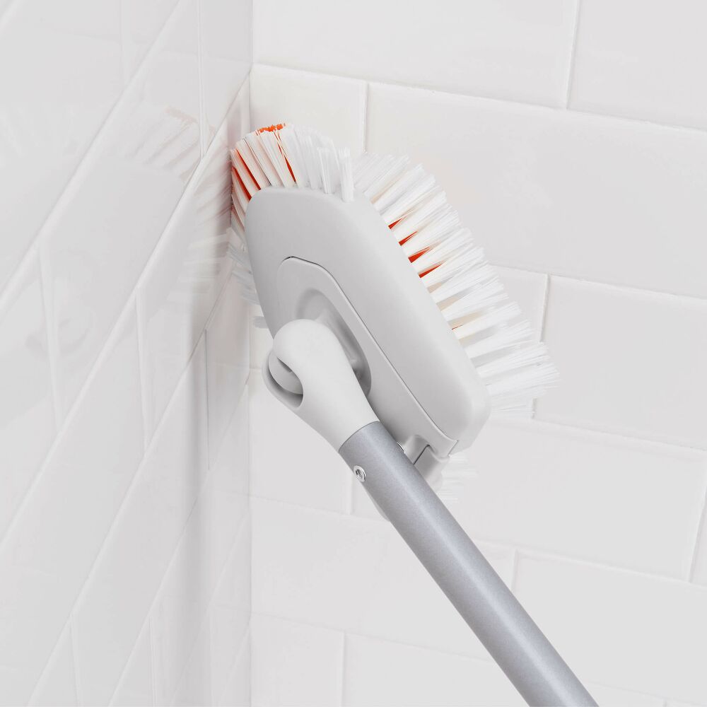 Extendable Tub & Tile Brush J2