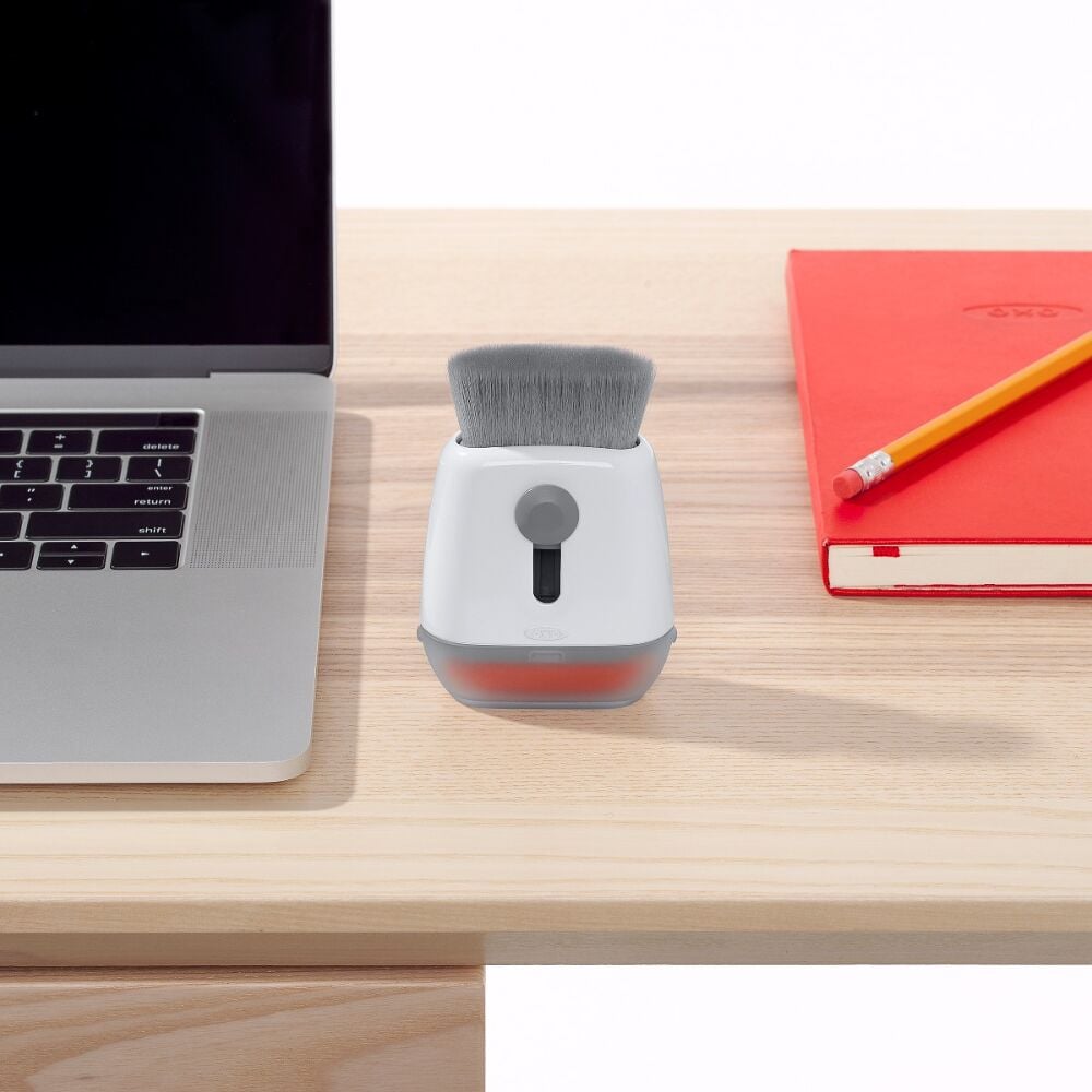 Sweep & Swipe Laptop Cleaner I3