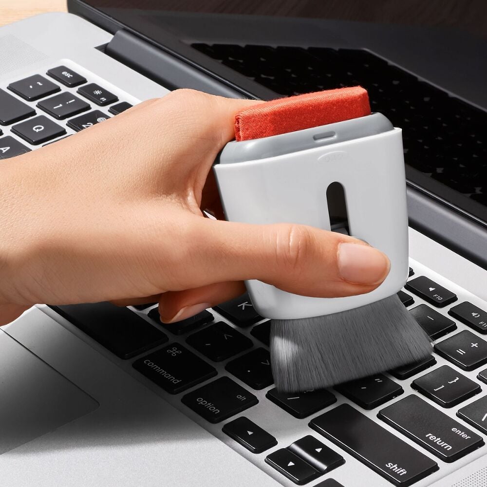 Sweep & Swipe Laptop Cleaner I3