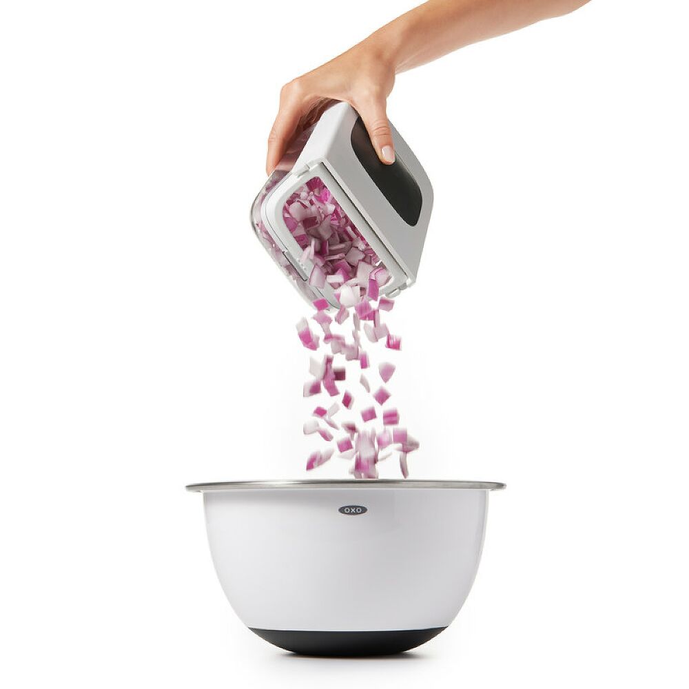 Vegetable Chopper with Easy-Pour Opening T0
