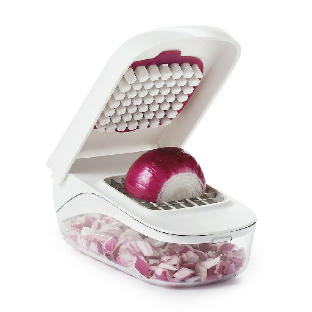 Vegetable Chopper with Easy-Pour Opening T0