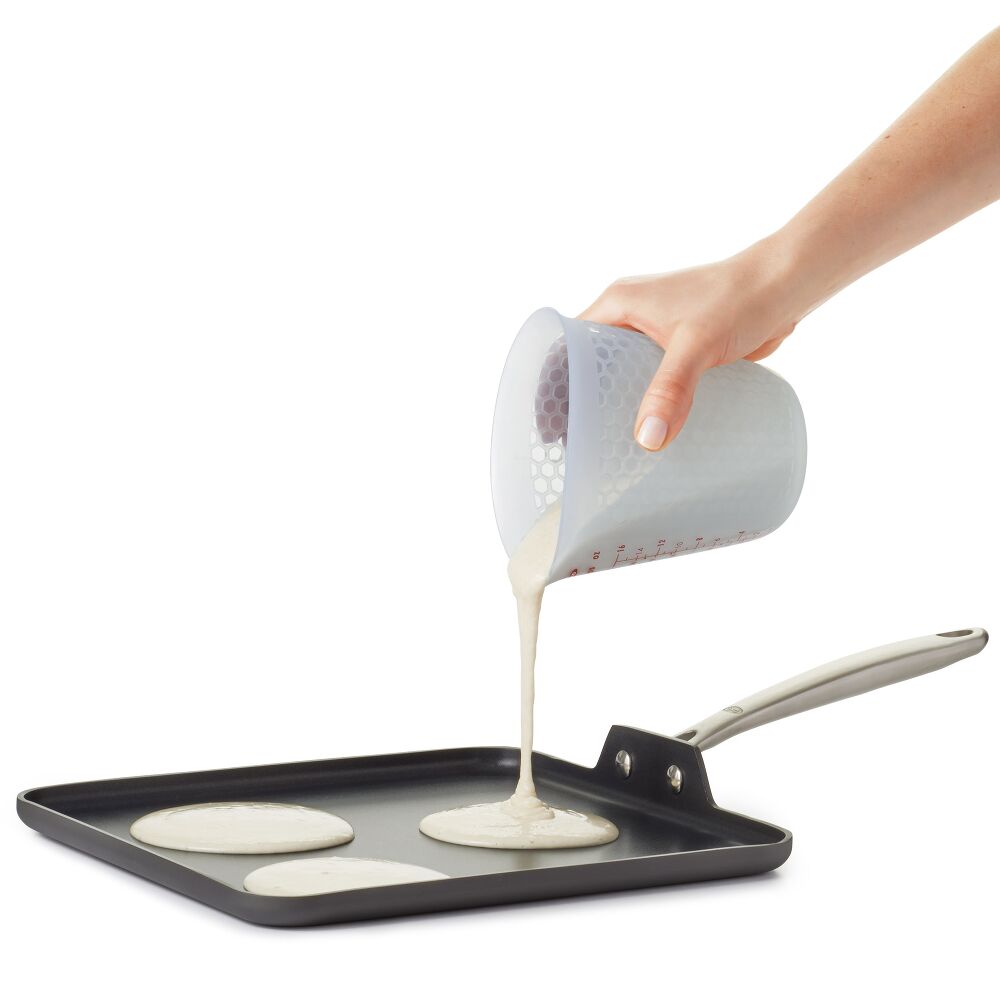 2 Cup Squeeze & Pour Silicone Measuring Cup B1