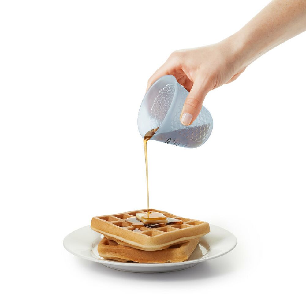 Mini Squeeze & Pour Silicone Measuring Cup B3
